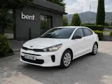 Аренда белой Kia Rio в Грузии