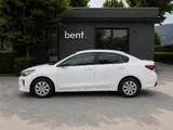 Аренда белой Kia Rio в Грузии