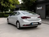 Аренда серебристого Hyundai Elantra в Грузии