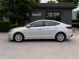 Аренда серебристого Hyundai Elantra в Грузии