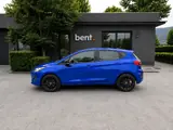 Аренда синей Toyota Yaris в Грузии