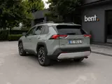 Аренда зеленого Toyota RAV4 в Грузии